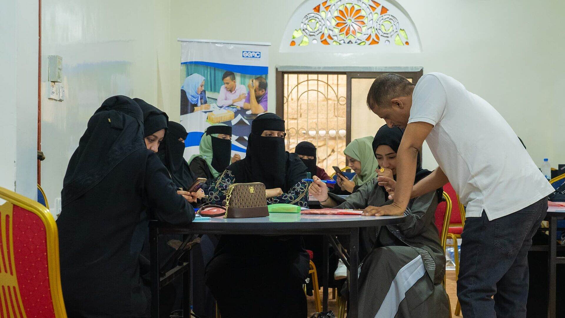 مرصد الحريات الاعلامية يختتم دورة تدريبية للمهارات القيادية والأمن الرقمي للصحفيات في تعز