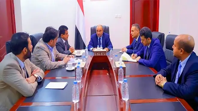 في أول اجتماع لحكومته بعدن.. رئيس الوزراء يوجه بإمداد محطات الكهرباء بالوقود وتعزيز القدرات التوليدية
