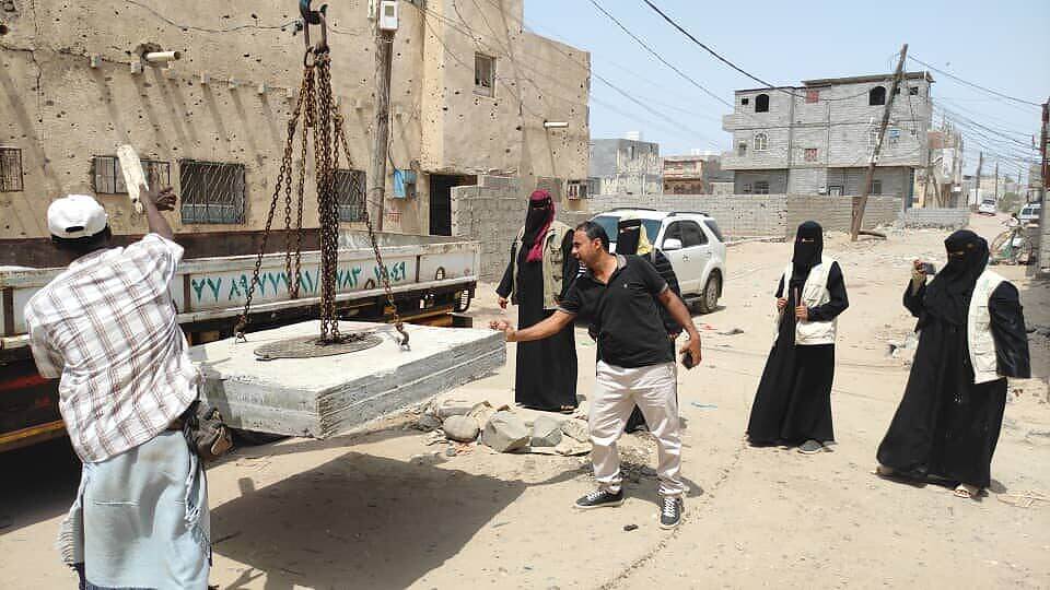 جمعية العائدين تنفذ المرحلة الثالثة لمبادرة حياة آمنة لأغطية مناهل الصرف الصحي في البساتين