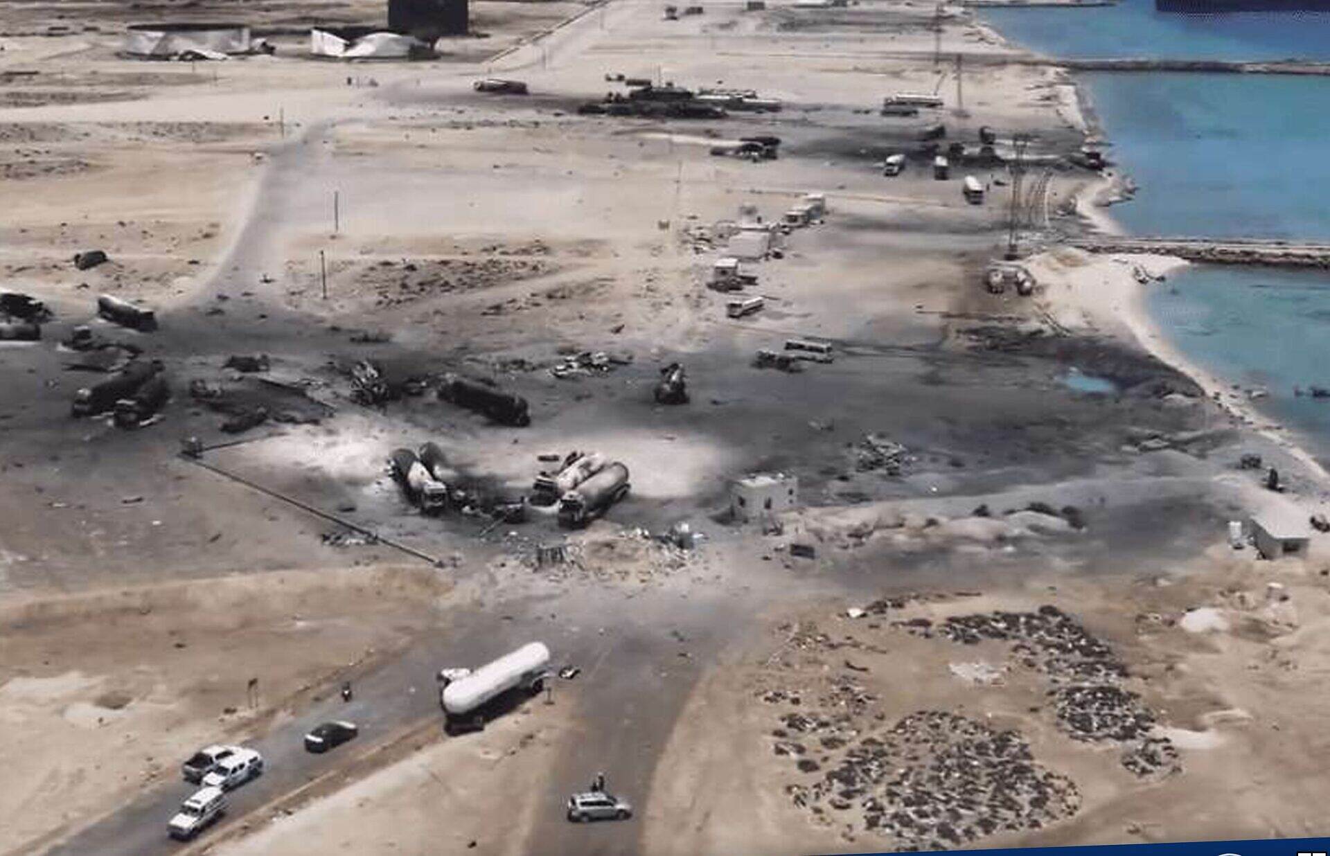 منظمة هيومن رايتس تعتبر الغارات الأمريكية على ميناء رأس عيسى انتهاكاً لقوانين الحرب