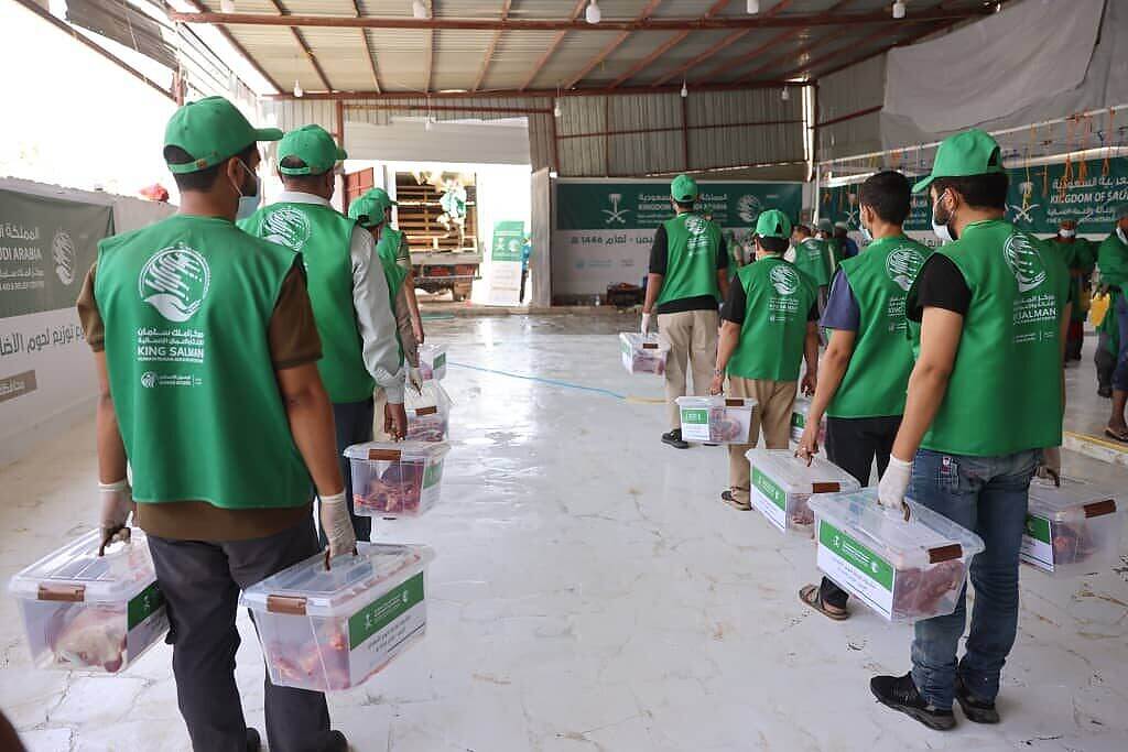 مشروع مركز الملك سلمان يدشن توزيع الاضاحي على 3560 أسرة في محافظة مأرب