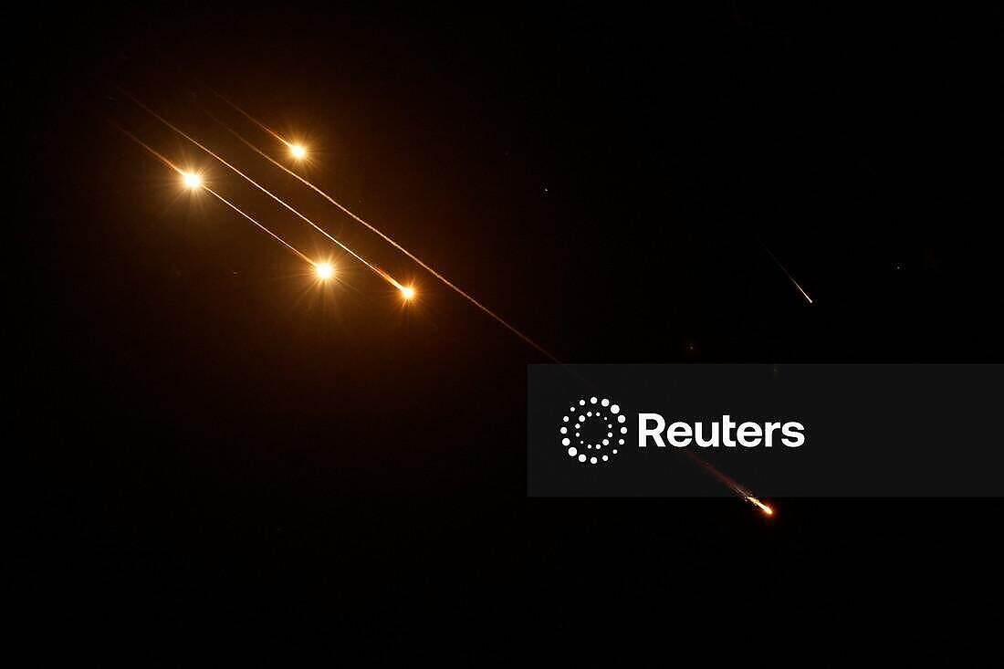 ايران تطلق مئات الصواريخ على تل أبيب ومدن اسرائيلية ووزير الخارجية الايراني يرفض دعوات ضبط النفس