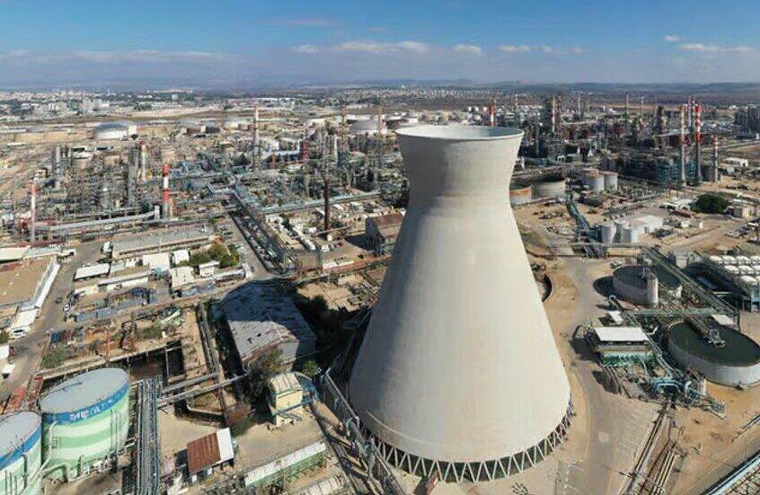 شركة "بازان" الإسرائيلية تعلن إصابة أحد أنابيب مصافي التكرير في حيفا بصاروخ إيراني