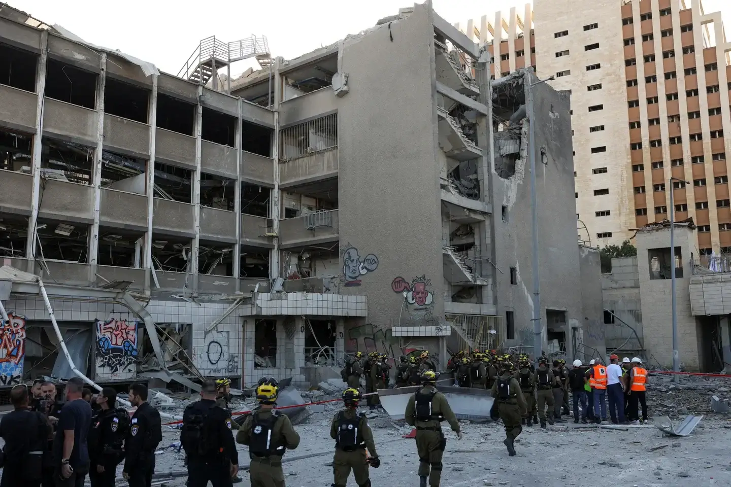 إيران تستهدف عدة مدن إسرائيلية ومقتل امرأة وإصابة 55 آخرين بينهم ثلاثة في حالة خطرة