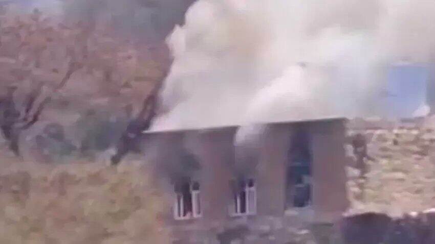 مسلحون ينهبون ويحرقون منزلًا في بعدان بمحافظة إب على خلفية قضية ثأر