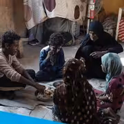 اليمنيون يستقبلون العيد تحت وطأة الإنهاك الاقتصادي والرواتب المتأخرة