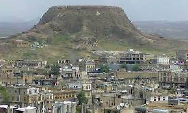 الحوثيون يعتقلون عشرات المواطنين في دمت بعد احتجاجهم على نهب أراضيهم من قبل قيادات الجماعة