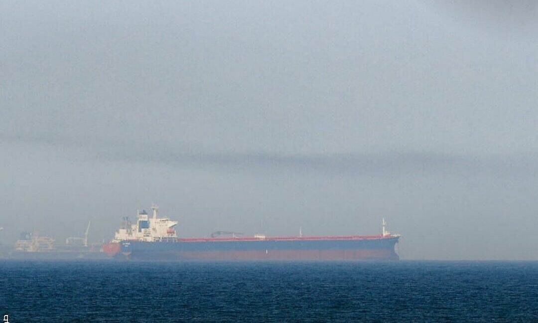 شركة "أمبري" البريطانية: أربعة قوارب هاجمت سفينة بعد تعرضها لإطلاق نار جنوب غربي الحُديدة