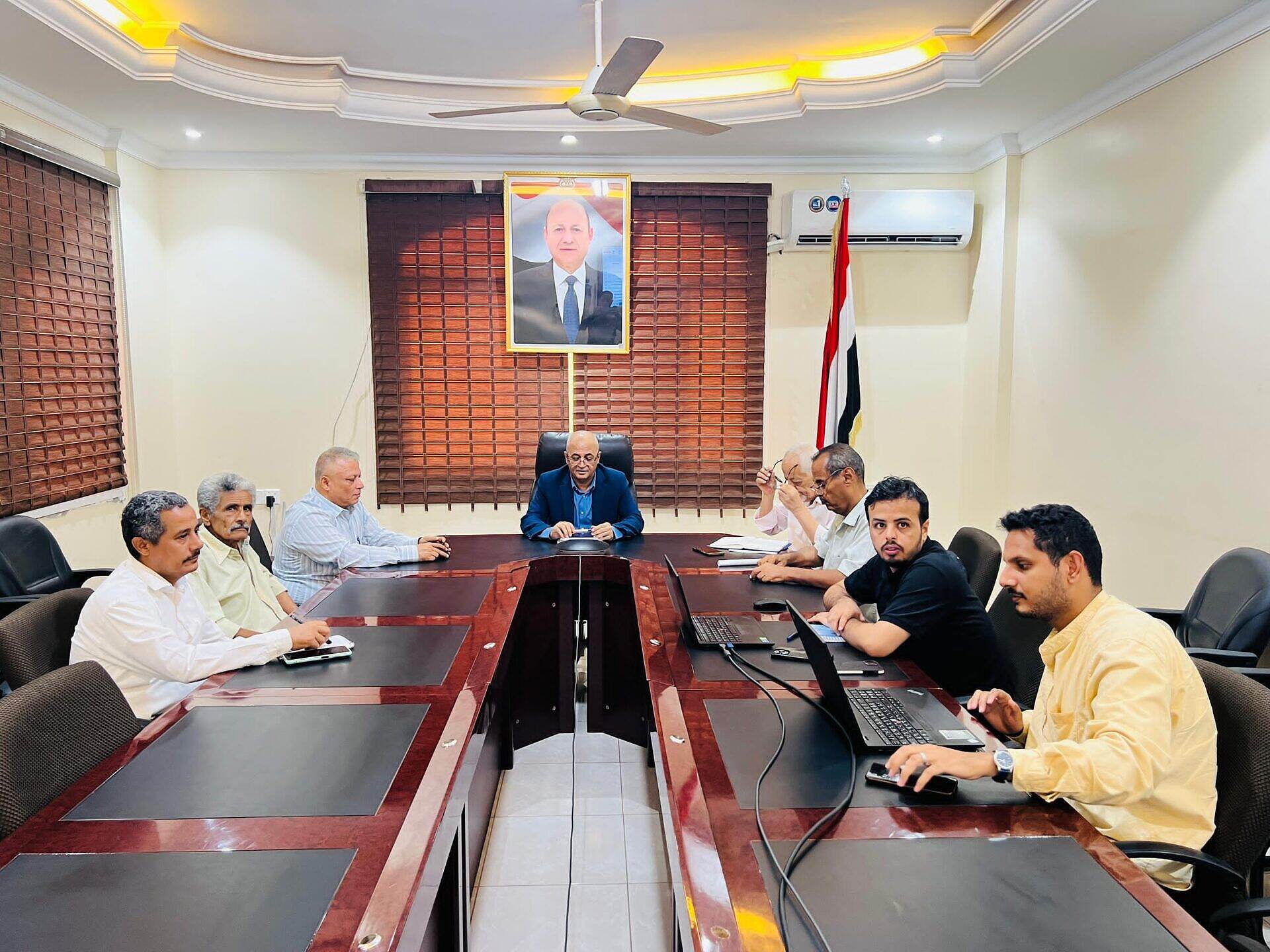 وزير المياه والبيئة يعقد اجتماعاً تشاورياً مع ممثلي البنك الدولي ومنظمات الامم المتحدة