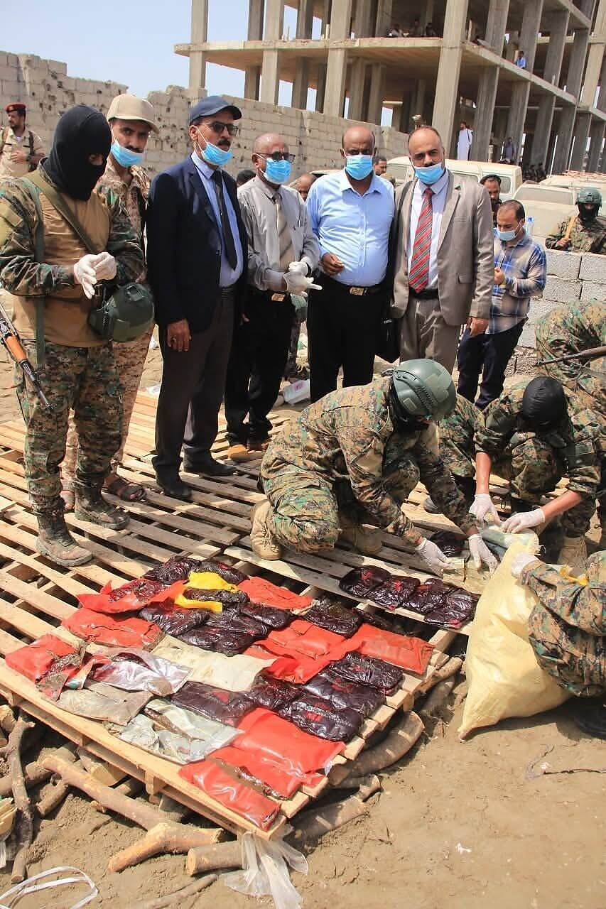 النيابة الجزائية المتخصصة بعدن تتلف 609 كيلو جرام من المخدرات بعد ضبطها في سواحل محافظة لحج