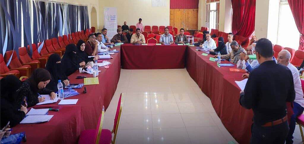 شبكة المساءلة المجتمعية تقيم ورشة عمل لمناقشة "وثيقة الحلول المشتركة" لإدارة النفايات بتعز