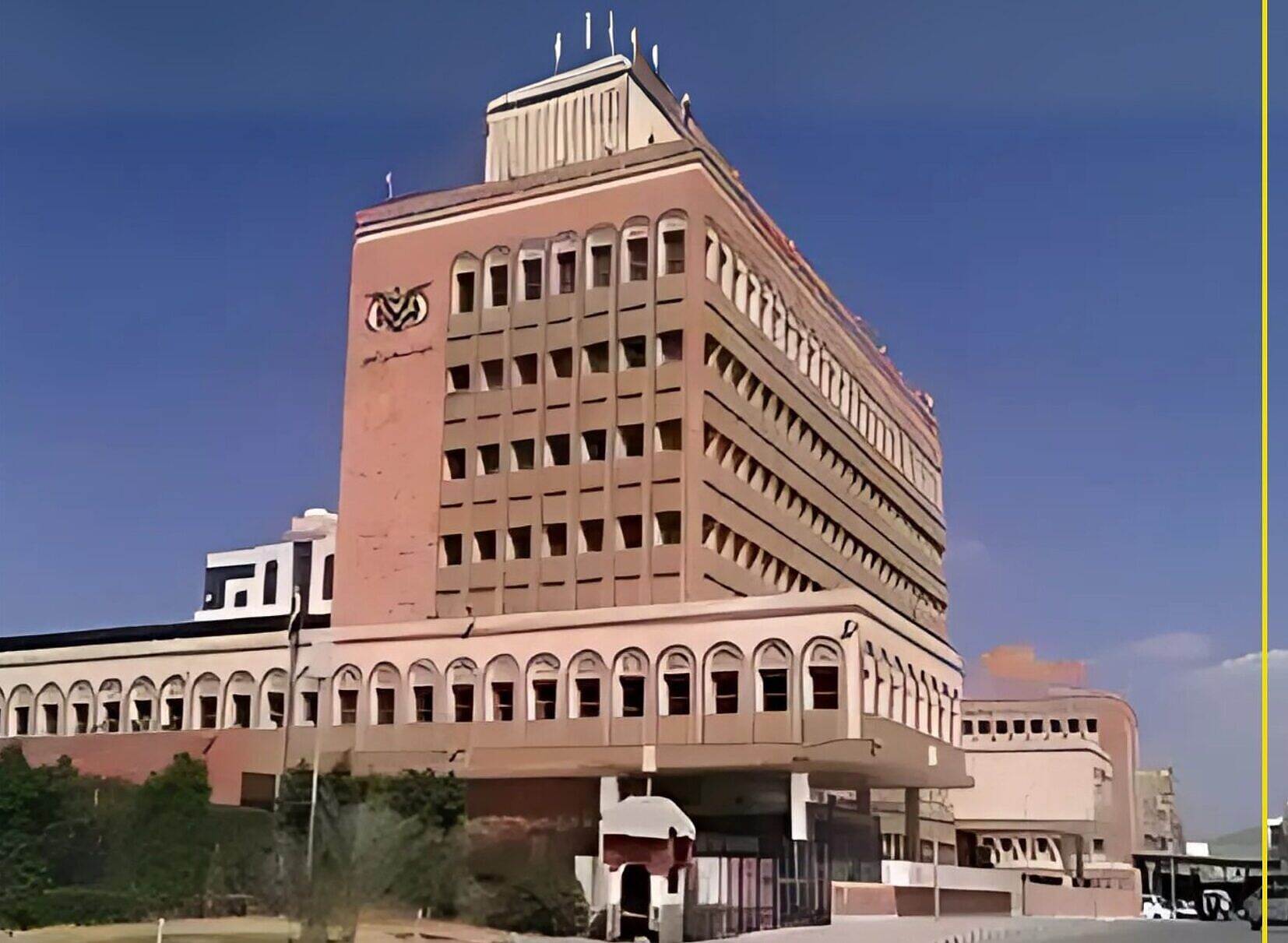 الحوثيون يطرحون عملة جديدة من فئة 50 ريالاً وسط تحذيرات من انفصال نقدي وتقويض وحدة المؤسسات المالية