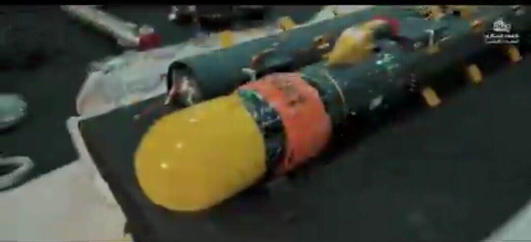 طارق صالح يعلن عن ضبط 750 طن من الاسلحة المختلفة كانت متجهة إلى الحوثيين