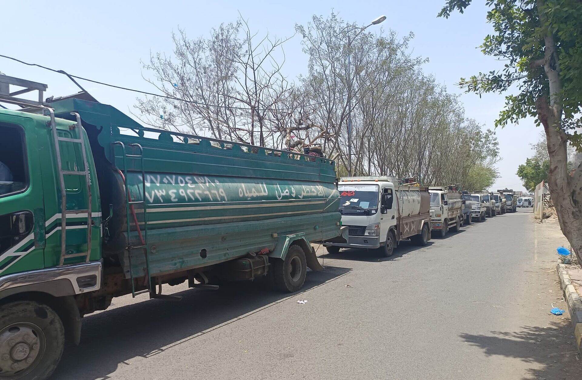 الحوثيون يمنعون دخول مياه الشرب إلى تعز ويحتجزون صهاريج المياه ضمن سياسة تضييق على المدنيين