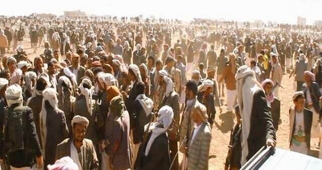 حتشاد قبائل أرحب احتجاجاً على اعتقال امرأة قُتل والدها على يد قيادي حوثي