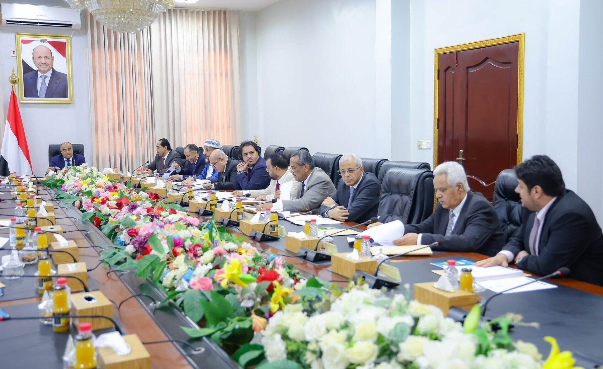 رئيس الحكومة يحث الوزارات لتحمل مسؤولياتها لخفض أسعار السلع ومكافحة الاحتكار والمضاربة