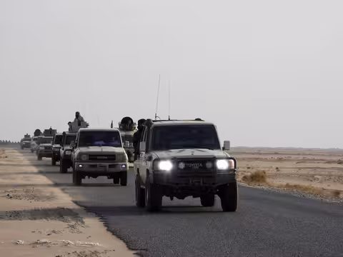 المحرمي يوجه بتفيذ حملة أمنية لإزالة نقاط الجبايات غير القانونية في لحج