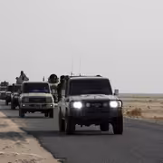 المحرمي يوجه بتفيذ حملة أمنية لإزالة نقاط الجبايات غير القانونية في لحج