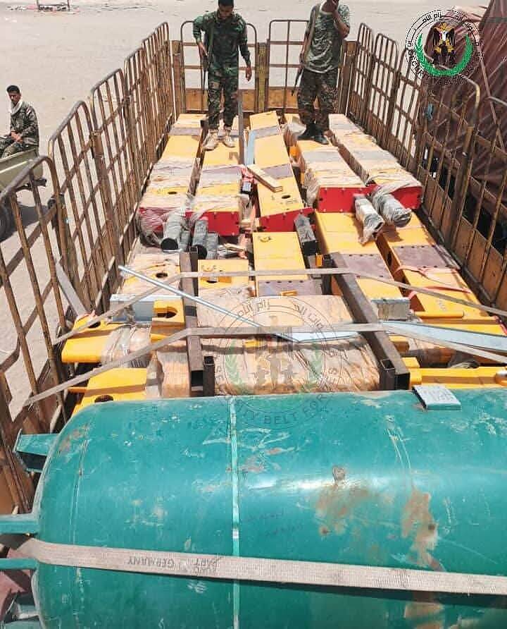 الحزام الأمني في لحج يضبط رافعات إنزال حاويات سفن كانت متجهة إلى الحديدة