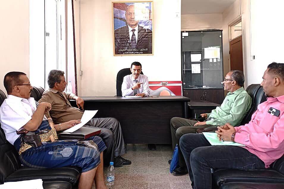 مدير مديرية القاهرة بتعز يحث اللجنة الميدانية على مراقبة الأسعار وحماية المستهلكين من الاحتكار