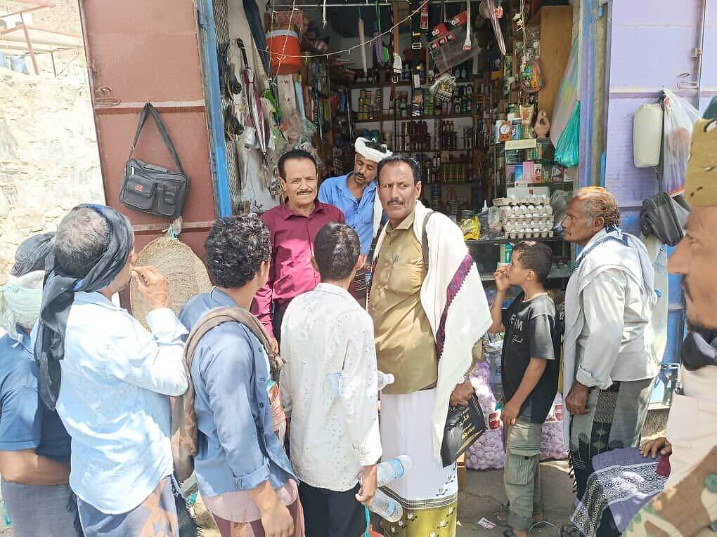 مدير مديرية القبيطة يطلع على مدى التزام التجار بخفض اسعار السلع  في منطقة الربوع