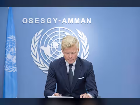 المبعوث الأممي يختتم زيارة إلى مسقط ويبحث دفع عملية السلام في اليمن