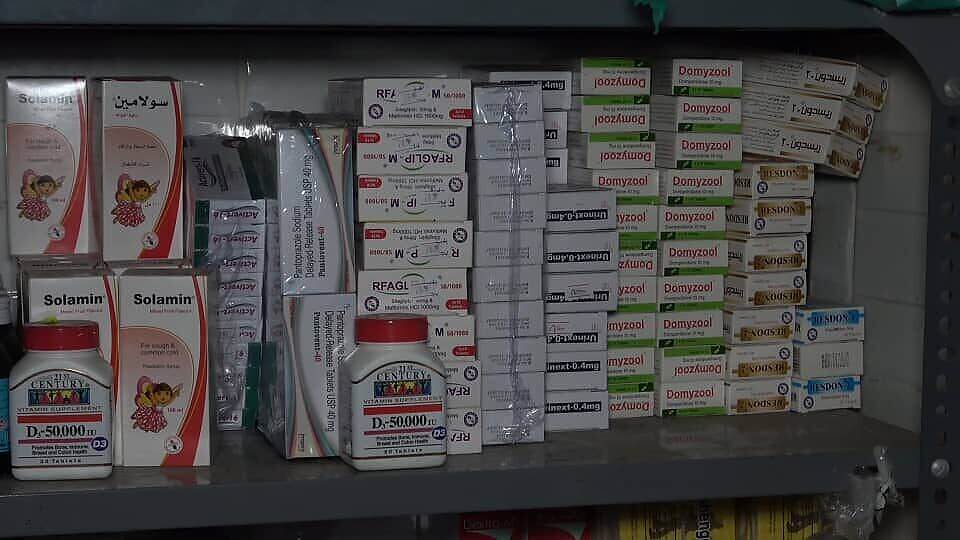 شركات الأدوية ترفع الأسعار في تعز.. وملاك الصيدليات يتهمون الهيئة العليا بالتغطية