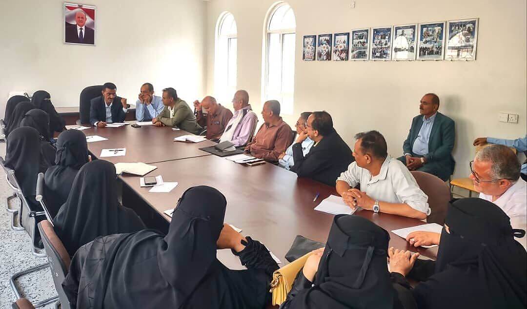 مدير مديرية القاهرة بتعز  يجتمع بمديري المدارس الحكومية لوضع سياسات انطلاق العام الدراسي الجديد