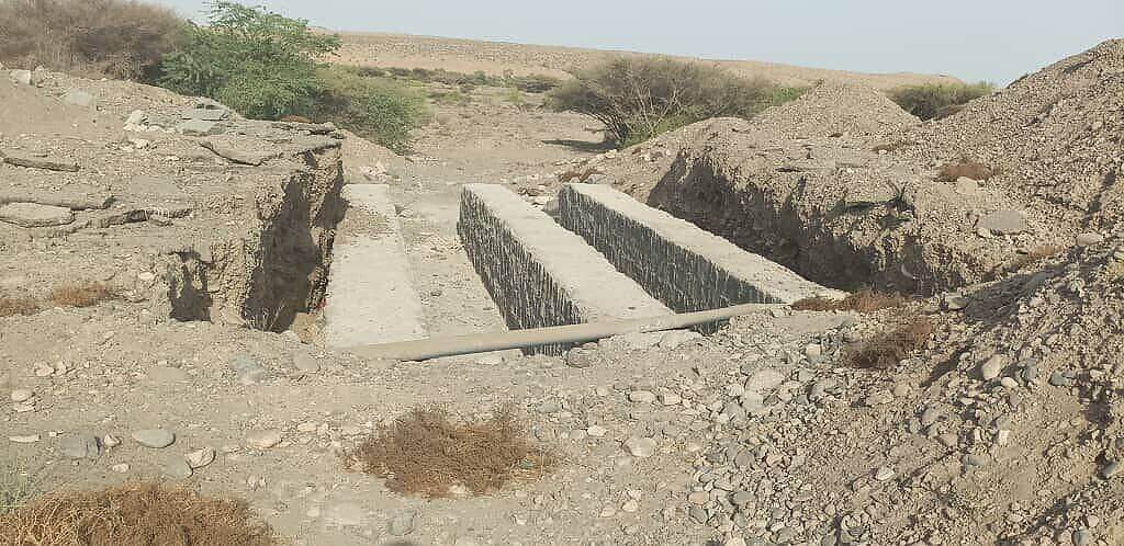 سكان العند يطالبون السلطة المحلية في تبن بالإسراع في إصلاح عبارة خط العند الرئيسي مع تزايد الحوادث المرورية