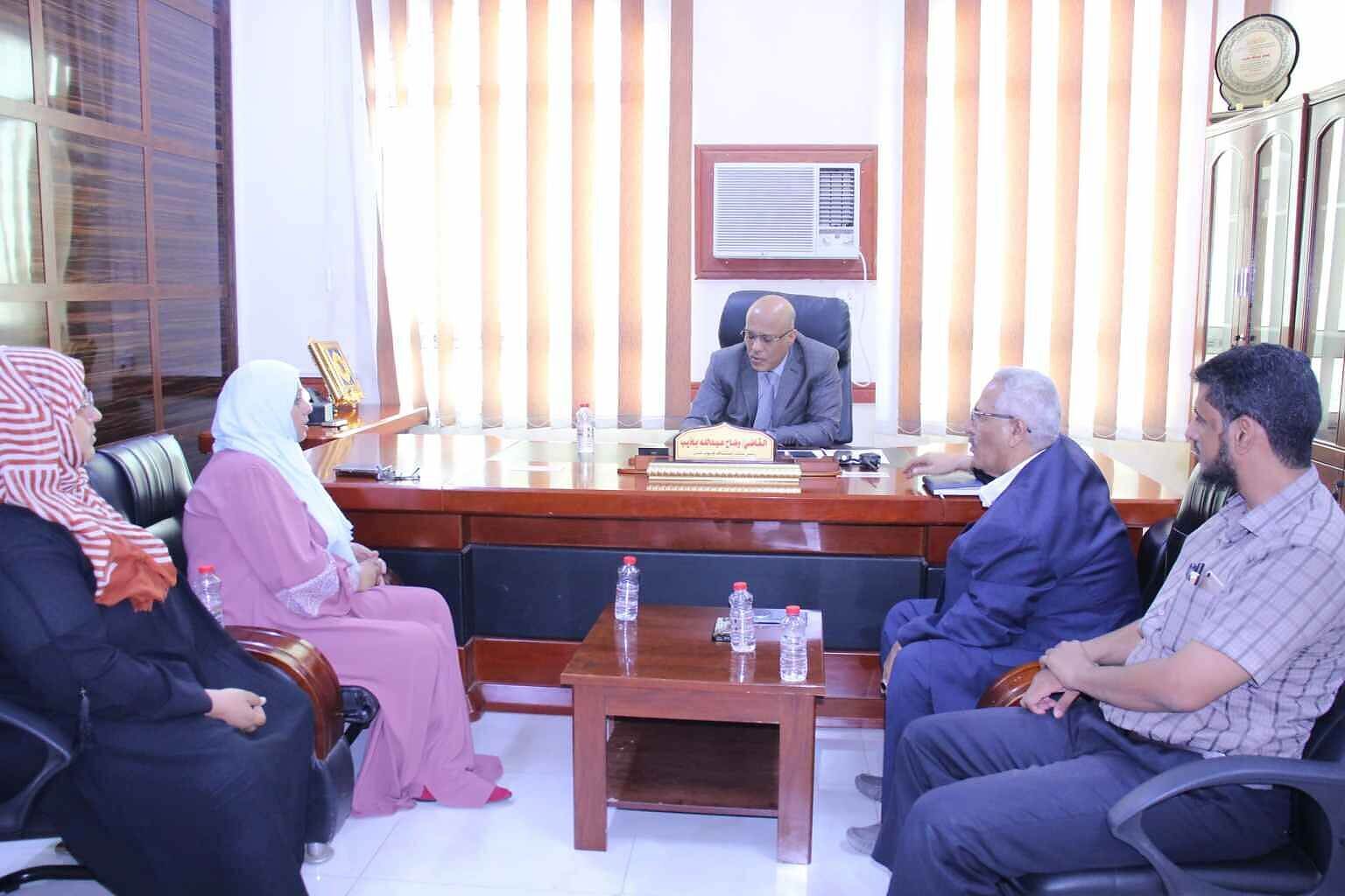 القاضي وضاح باذيب يطالب الهيئة العليا للادوية بخفض اسعار الادوية ويحذر من المماطلة والتهرب من المسؤولية