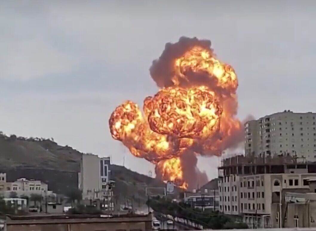 غارات إسرائيلية على صنعاء تستهدف منشآت عسكرية ومحطتي طاقة