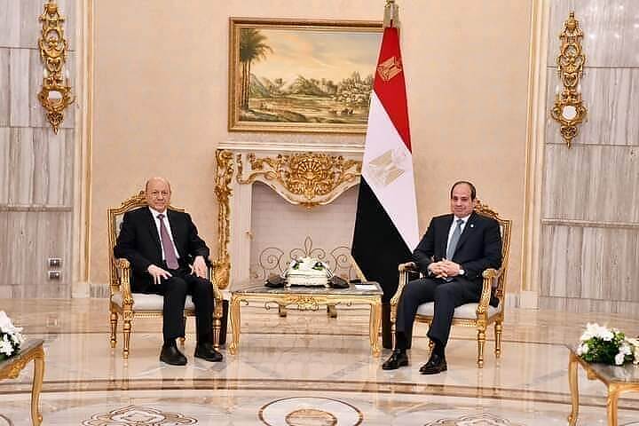 يمنيون في مصر يطالبون الرئيس العليمي بالتدخل لضمان استمرار التعليم بالمدارس اليمنية .