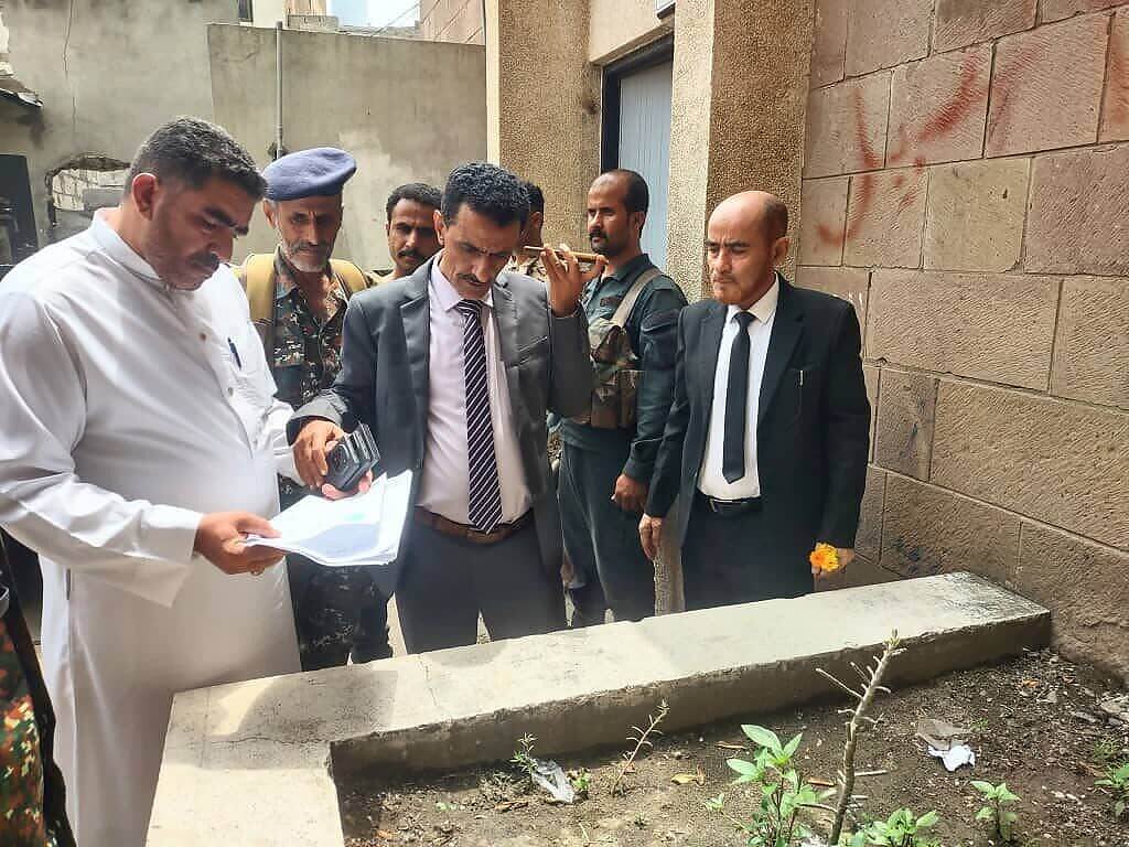 المشمر يُدشّن مشروع تأهيل شبكة الصرف الصحي في مبنى محكمة استئناف تعز