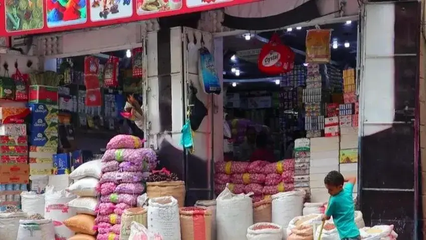 استمرار ارتفاع أسعار السلع في المحافظات و اتهامات لمسؤولين محليين بالفساد وتعطيل إجراءات الحكومة