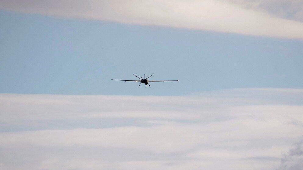 مسيرة حوثية تستهدف مطار راموت وإسرائيل تعلن إصابة 8 واعتراض 3 طائرات