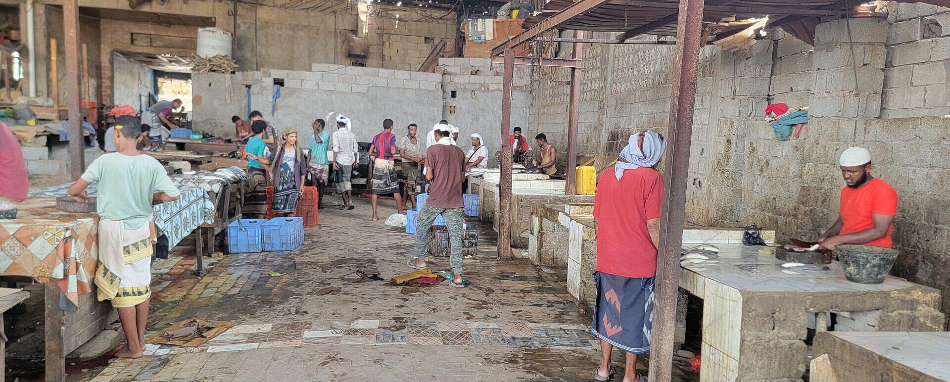 غياب معايير الحفاظ على الاسماك  في سوق العند يحولها إلى مصدر خطر صحي