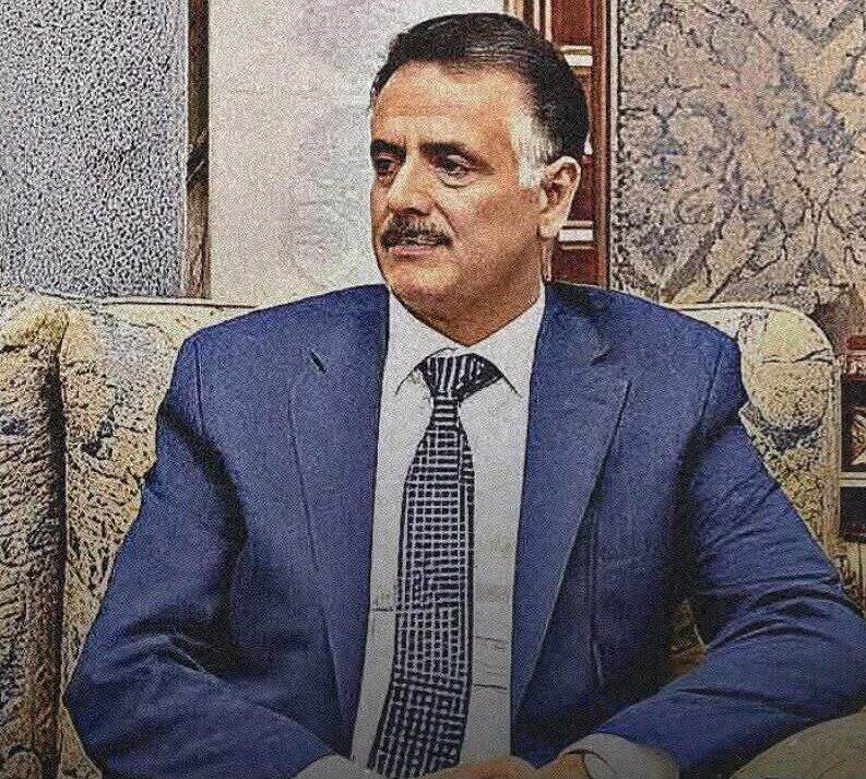 خلاف بين الرئيس العليمي ومدير مكتبه ينتهي بمغادرة المقالح للرئاسة وإغلاق هواتفه