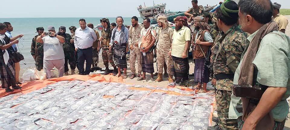 الحملة الأمنية تضبط قارباً محملاً بالمخدرات في سواحل المضاربة ورأس العارة