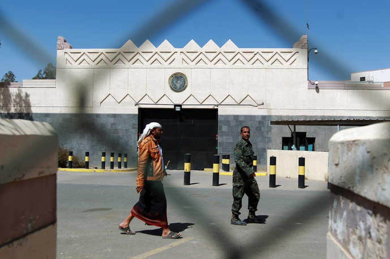 120 من موظفي السفارة الأمريكية السابقين عالقون في القاهرة ويواجهون أوضاعاً صعبة