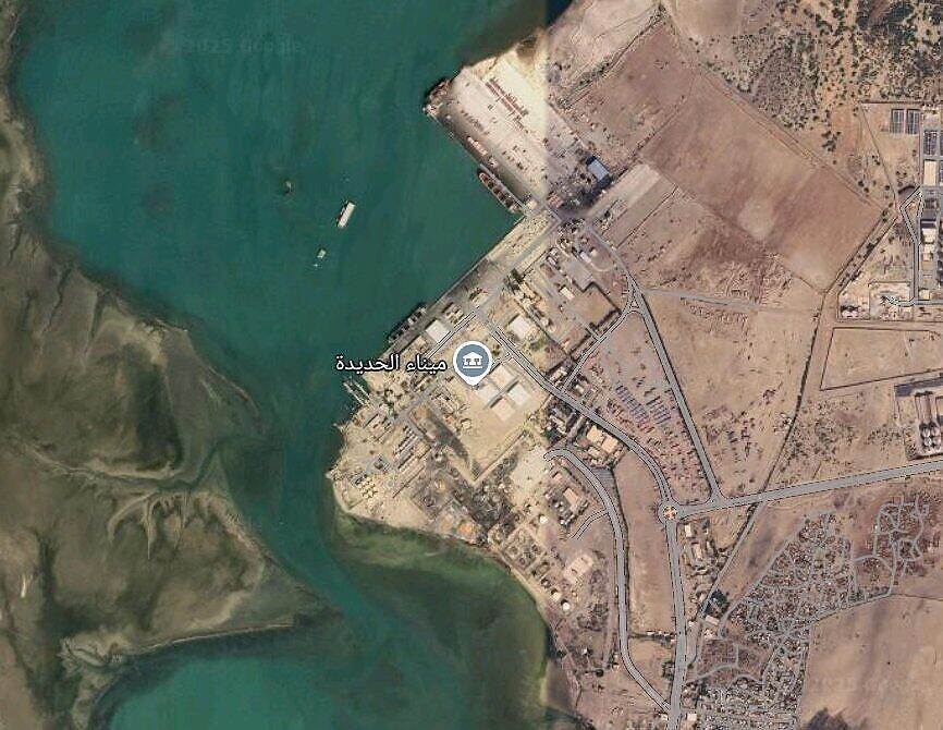 غارات إسرائيلية تستهدف ميناء الحديدة المدمر والخالي من الرافعات رداً على هجمات الحوثيين