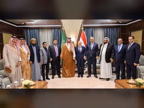 دعوات يمنية لتجميد العمل الحزبي وانتقادات متجددة لأداء مجلس القيادة الرئاسي