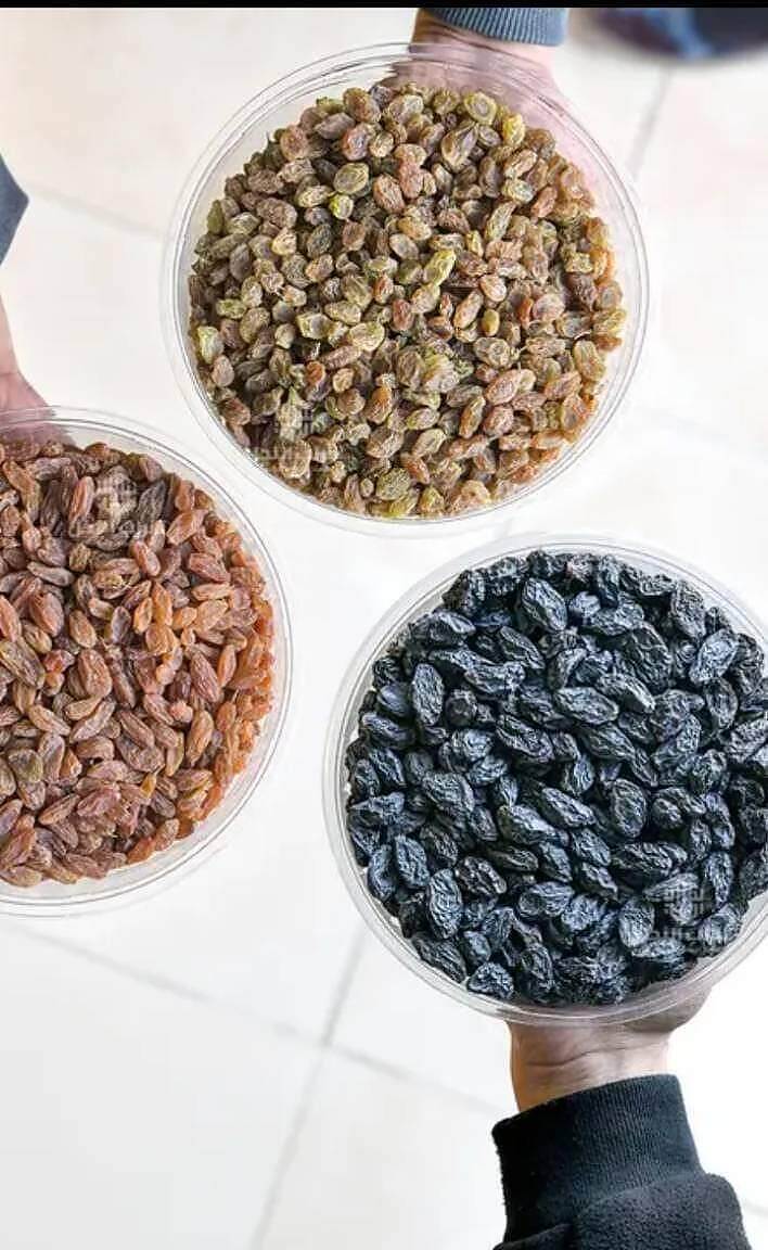 فوائد تناول الزبيب في الصباح