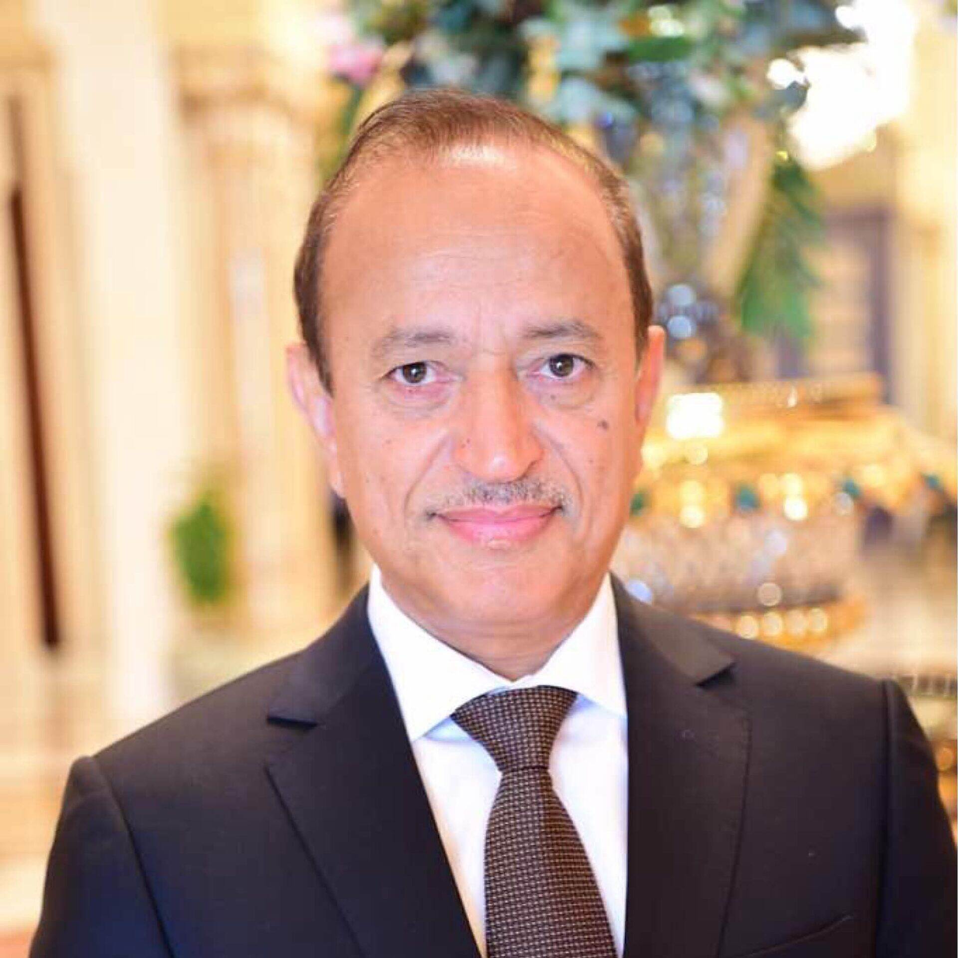 محافظ تعز السابق أمين محمود يدعو حزب الإصلاح للتحول إلى حزب سياسي بدلاً من الاستمرار كميليشيا مسلّحة