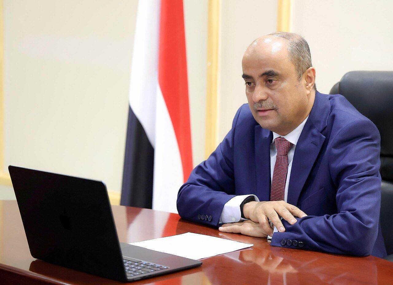 فيما تُصرف مرتبات المجلس الرئاسي والحكومة بانتظام.. مئات آلاف الموظفين بلا رواتب منذ أشهر