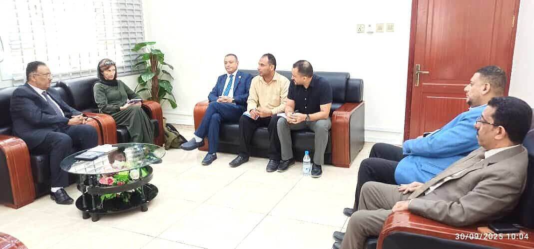 رئيس مصلحة الجمارك يبحث مع الممثل الإقليمي لمنظمة العمل اجراءات تسهيل دخول المساعدات الإنسانية