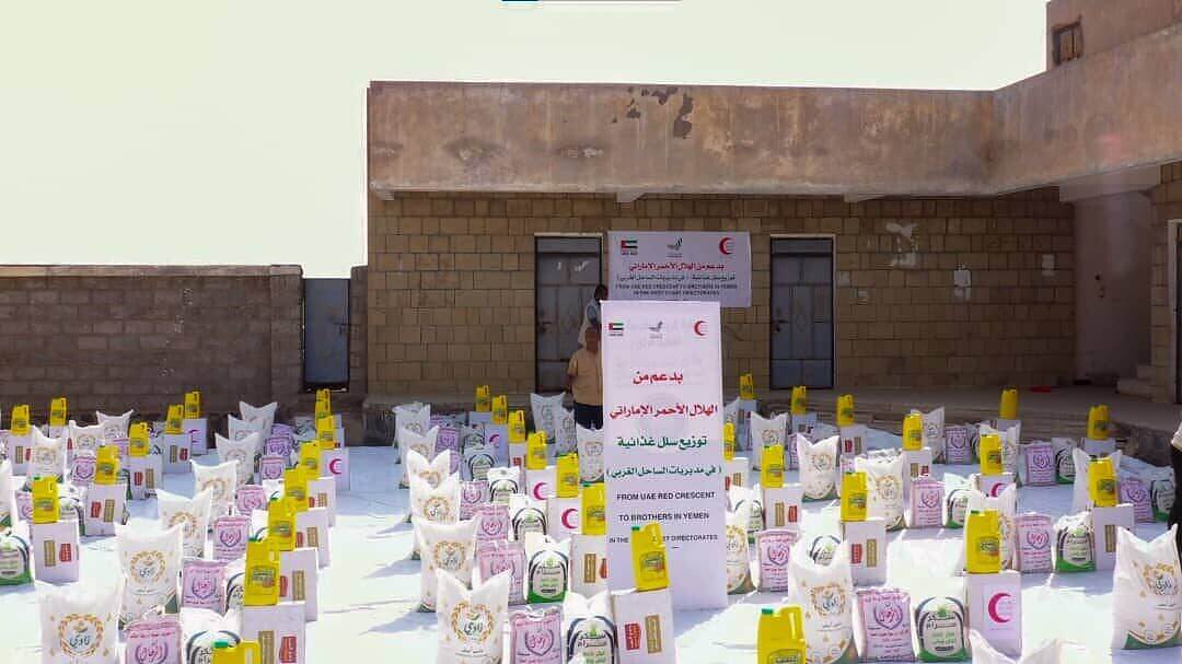 الخلية الإنسانية تدشن مشروع السلال الغذائية في مديرية المخا بتعز بدعم اماراتي