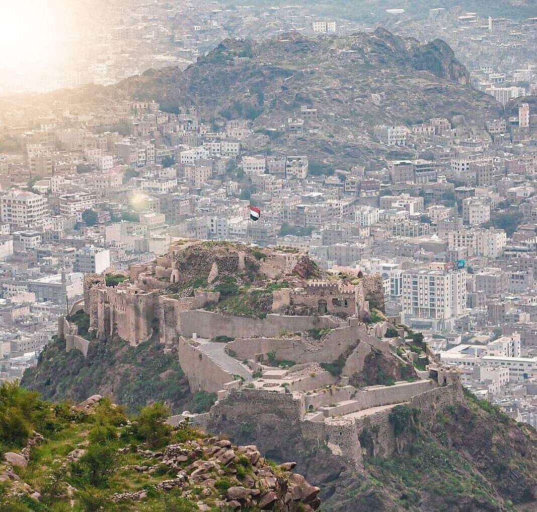 أطراف عسكرية وأمنية في تعز تعرقل إعادة منازل المواطنين وتخطط للاستيلاء عليها