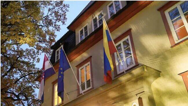 كاراكاس تغلق سفارتها في أوسلو بعد أيام من منح جائزة نوبل لزعيمة المعارضة الفنزويلية.