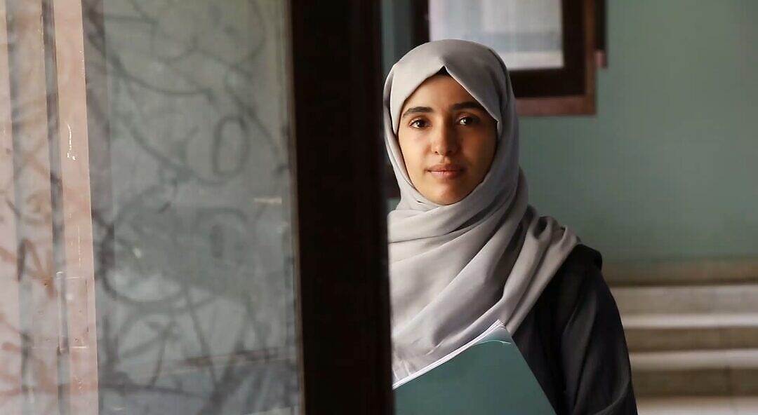 براءة تمشي بثقل الحلم