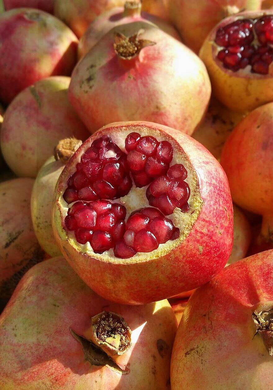 الرمان الفاكهة الخريفية وتأثيرها الايجابي على صحة القلب